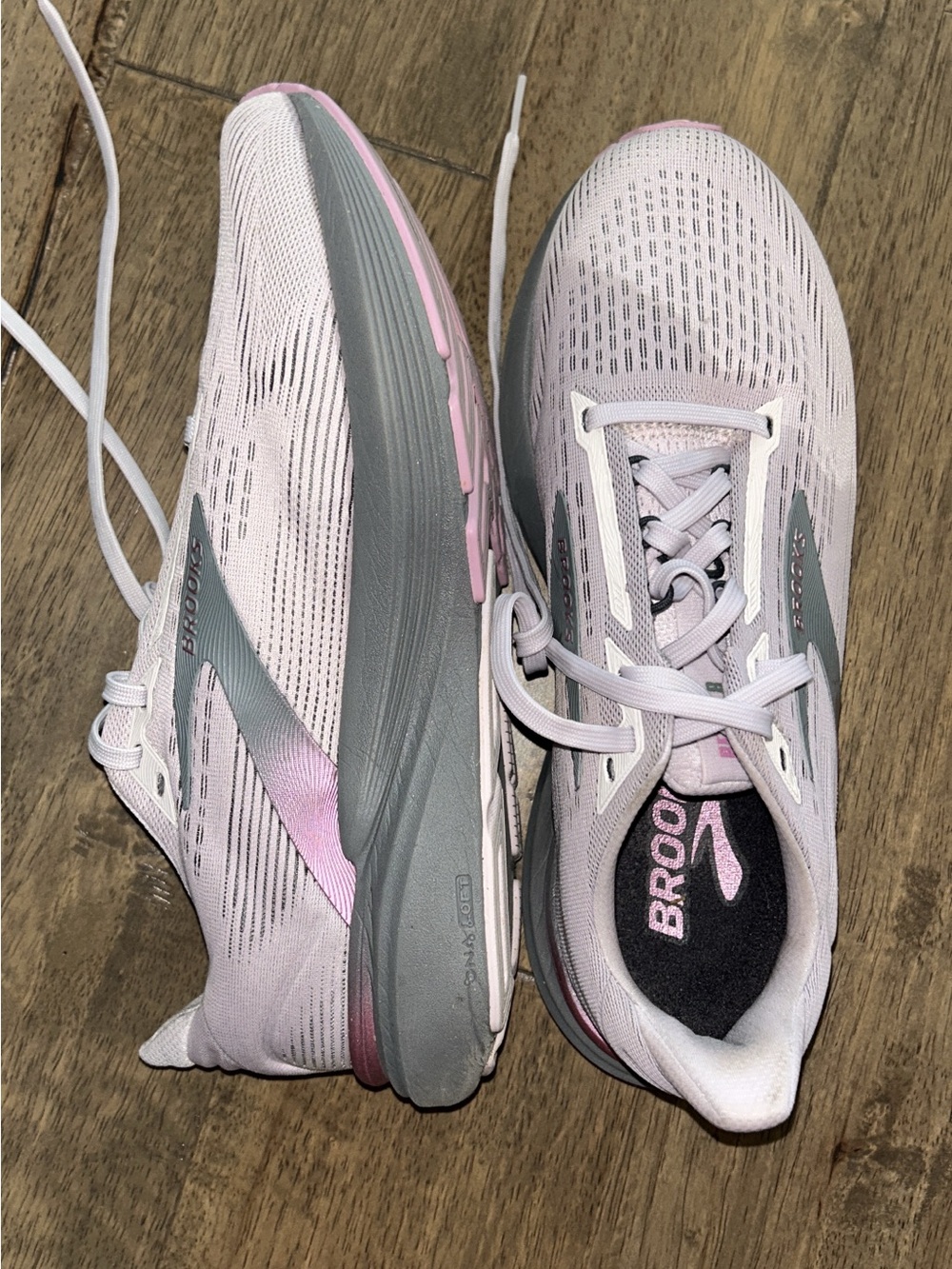 Brooks Women’s Revel 8 size 9 Mauve